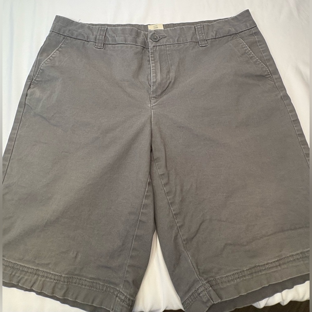 Magellan Outdoors Women's Gray Bermuda Shorts